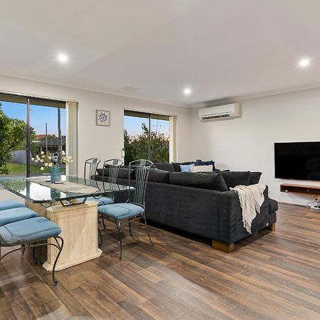 Beam5 - Sandy Retreat: Your Perfect Beach Getaway In Silversands Villa Mandurah Bagian luar foto