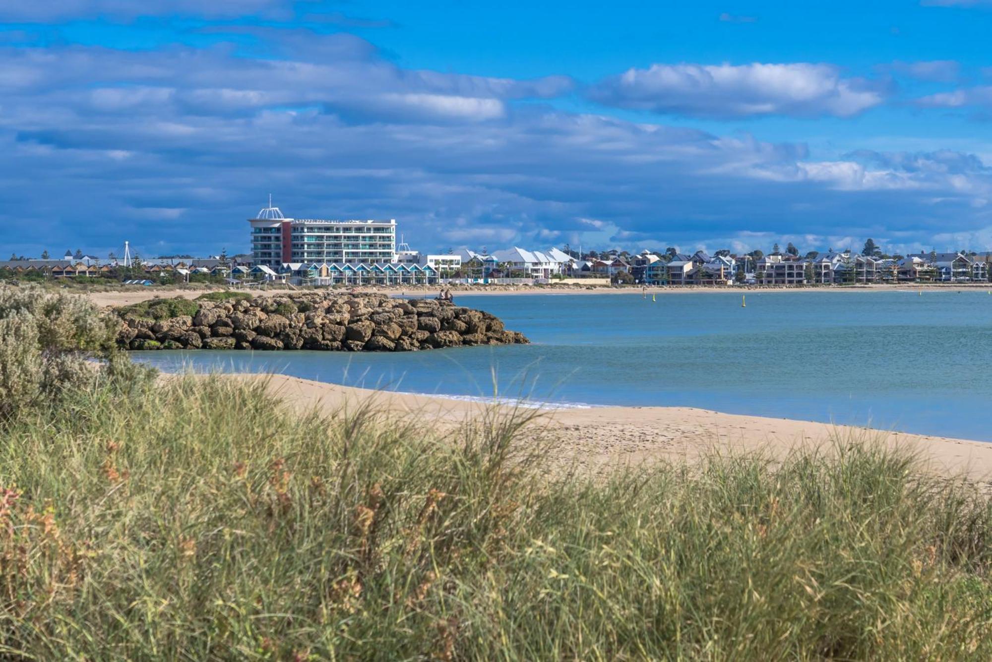 Beam5 - Sandy Retreat: Your Perfect Beach Getaway In Silversands Villa Mandurah Bagian luar foto